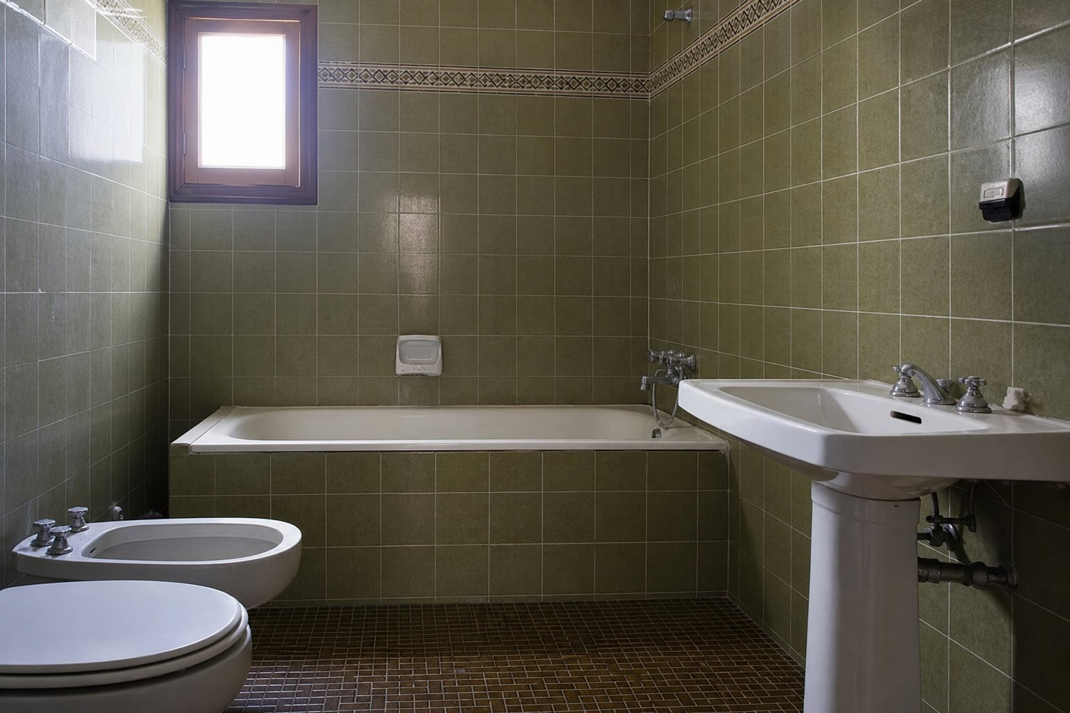 Antes de la reforma: Baño con bañera empotrada