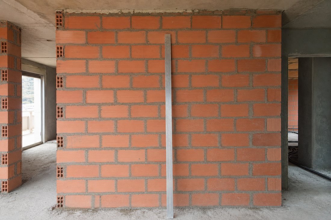 Tabiquería nueva: la planeidad se comprueba aquí, no al pintar